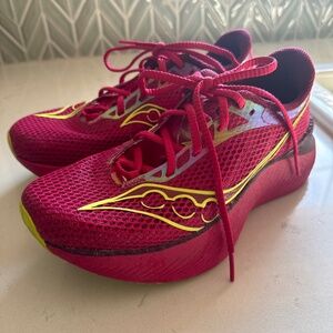 Saucony Women’s Endorphin Pro 3 Running Sneaker